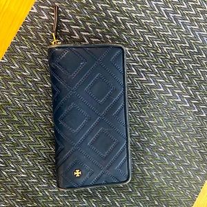 Tory Burch quilted wallet